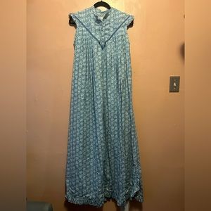Vintage Hilda Hawaii Dress Blue White Flowers, Ruffles, Made in USA, L/XL?